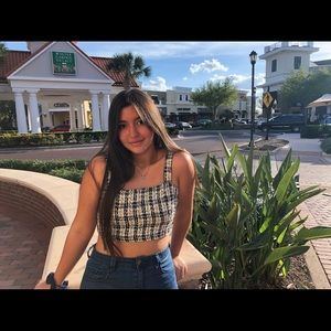 Meet your Posher, Gabriela